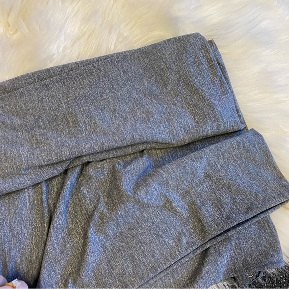 Lululemon Customizable Snap Vinyasa Grey Scarf - Picture 3 of 3